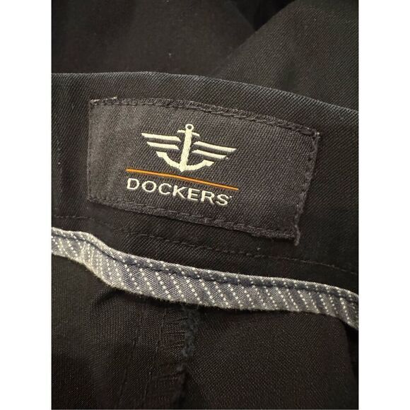 Dockers Men's black Classic Fit Workday Khaki - Picture 4 of 6